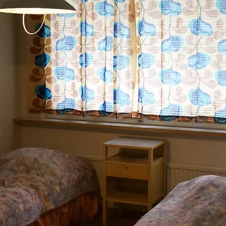 Valiaitankatu 3 *